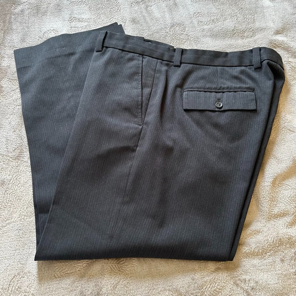 Kenneth Cole Grey with light pinstripe men's dress pants Size 40/32